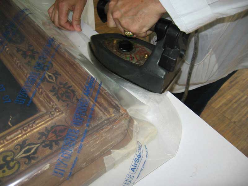 Traitement biocide d'une peinture sur bois par anoxie